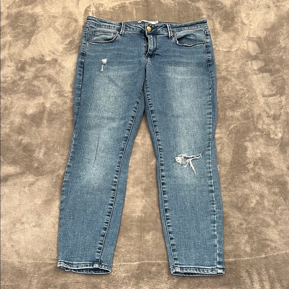 JustFab Light Blue Distressed Ankle Jeans